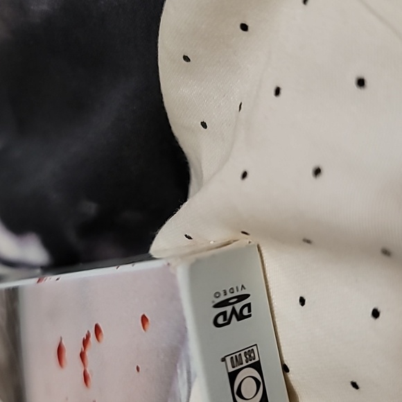 Dexter - The First (1st) Season - Picture 3 of 3